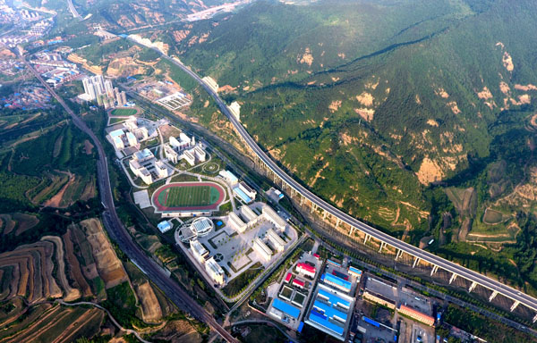 县城鸟瞰图.jpg